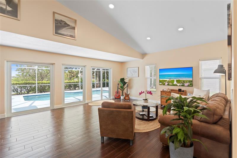 Image 11 of 56 For 15218 Wilshire Cir