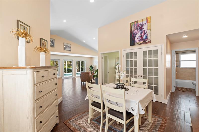 Image 17 of 56 For 15218 Wilshire Cir