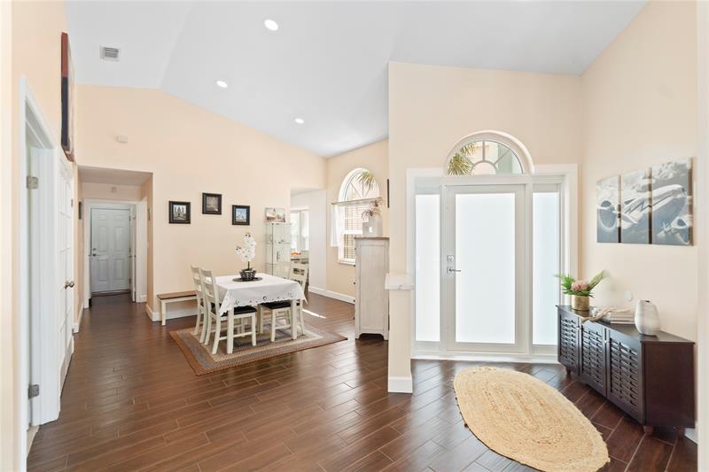 Image 19 of 56 For 15218 Wilshire Cir