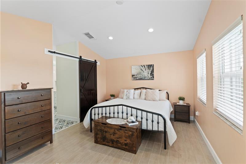 Image 20 of 56 For 15218 Wilshire Cir