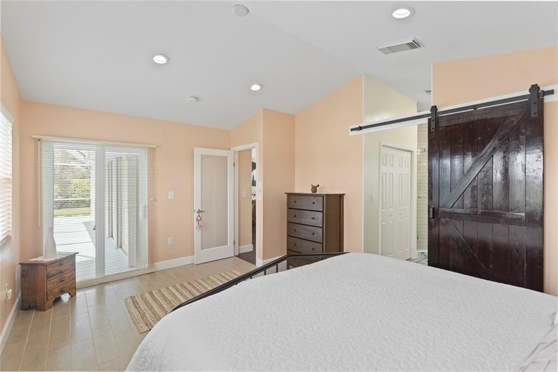 Image 21 of 56 For 15218 Wilshire Cir