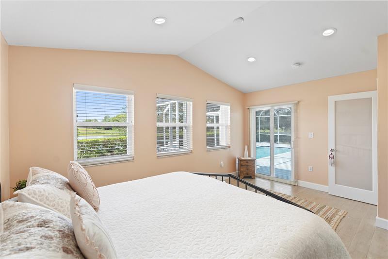 Image 22 of 56 For 15218 Wilshire Cir