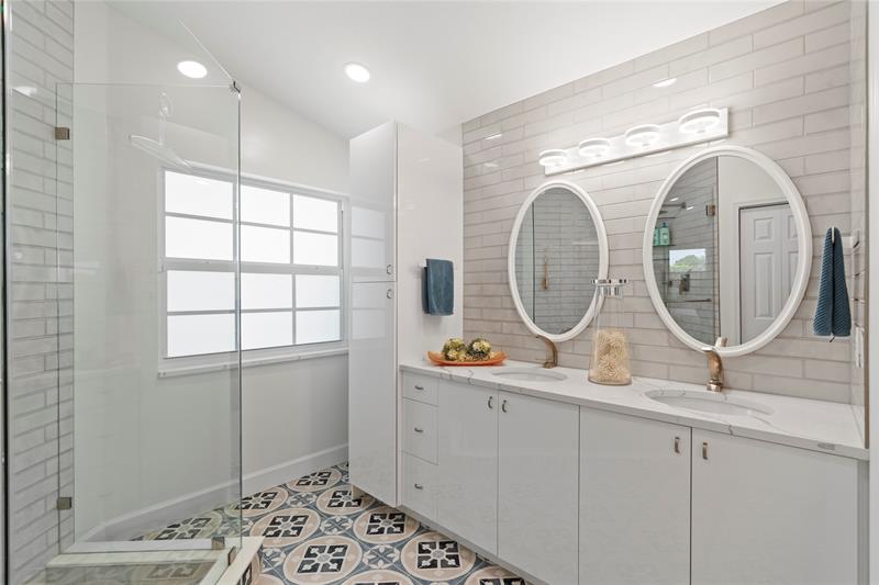 Image 23 of 56 For 15218 Wilshire Cir