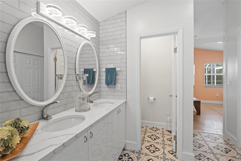 Image 25 of 56 For 15218 Wilshire Cir