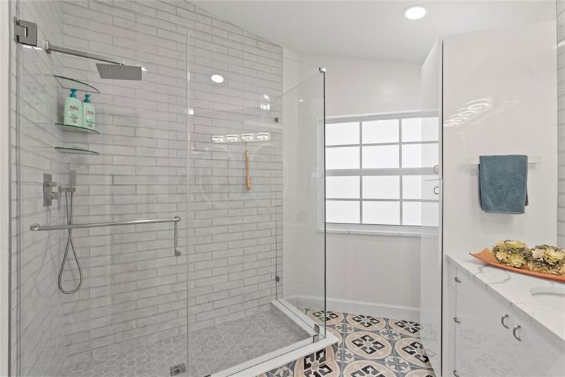 Image 26 of 56 For 15218 Wilshire Cir