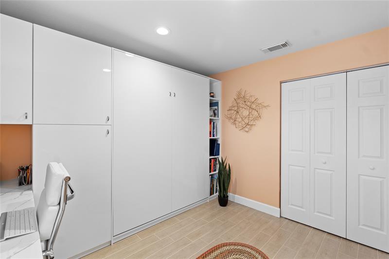 Image 30 of 56 For 15218 Wilshire Cir