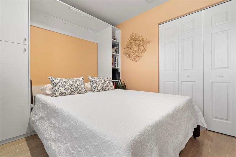 Image 31 of 56 For 15218 Wilshire Cir