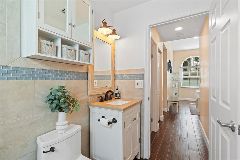 Image 33 of 56 For 15218 Wilshire Cir