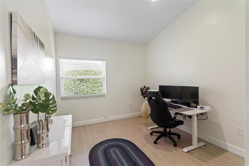 Image 34 of 56 For 15218 Wilshire Cir