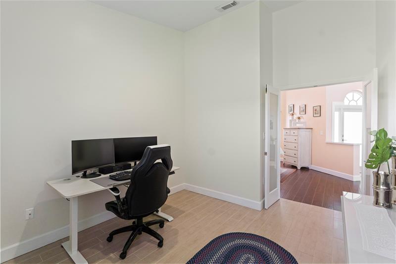 Image 35 of 56 For 15218 Wilshire Cir