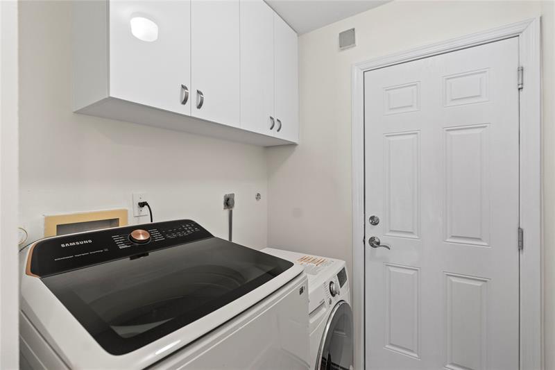 Image 37 of 56 For 15218 Wilshire Cir