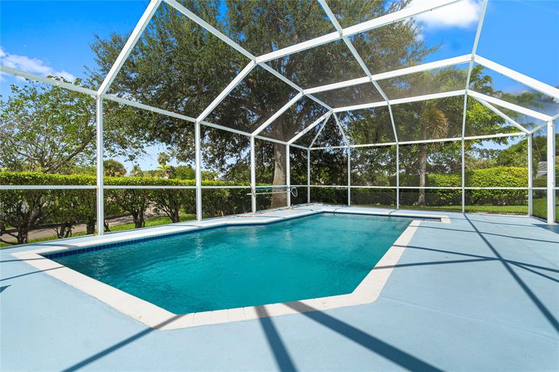 Image 39 of 56 For 15218 Wilshire Cir