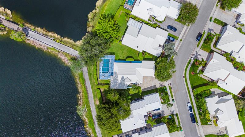 Image 45 of 56 For 15218 Wilshire Cir