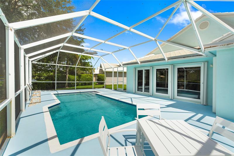 Image 5 of 56 For 15218 Wilshire Cir
