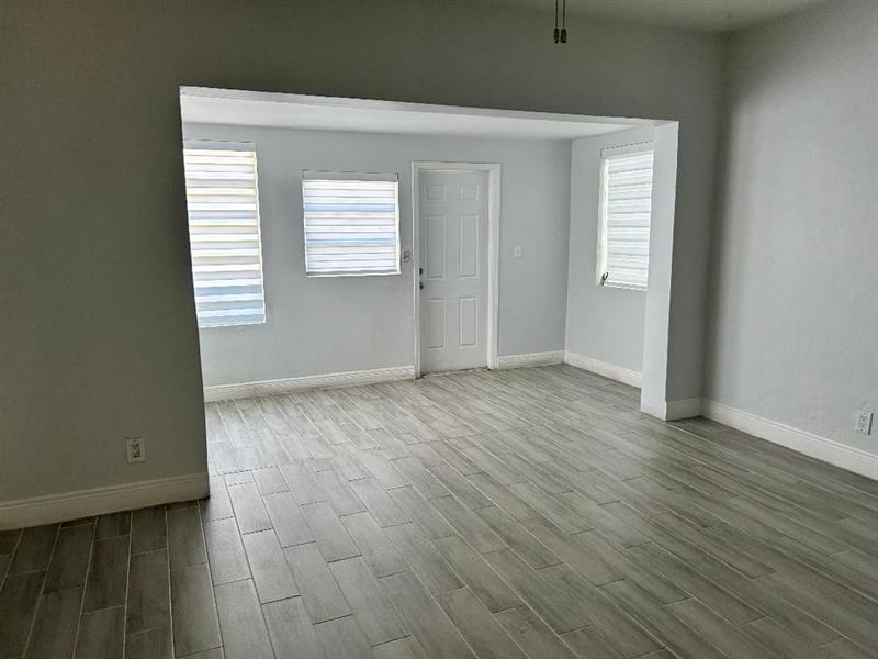 Image 3 of 12 For 119 22nd Ave