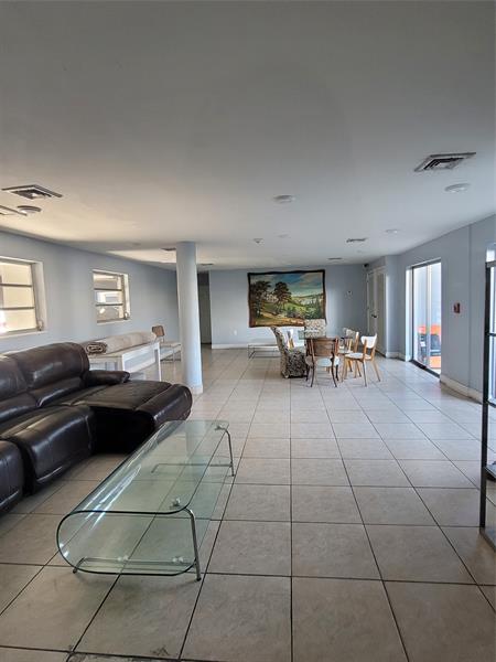 Image 5 of 22 For 1145 Normandy Dr  206