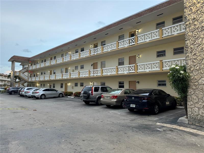 Image 3 of 6 For 5111 Oakland Park Blvd  307