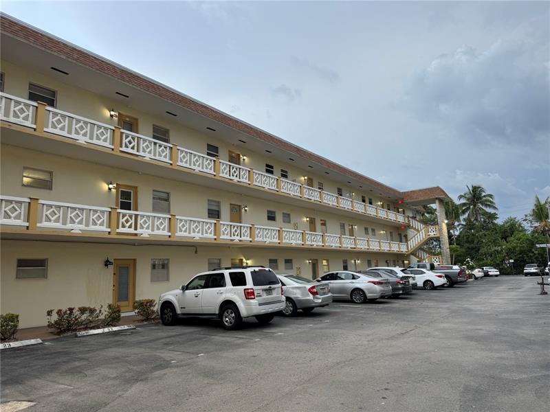 Image 5 of 6 For 5111 Oakland Park Blvd  307
