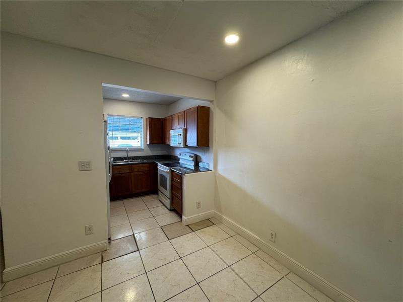 Image 3 of 7 For 2452 Taylor St  204