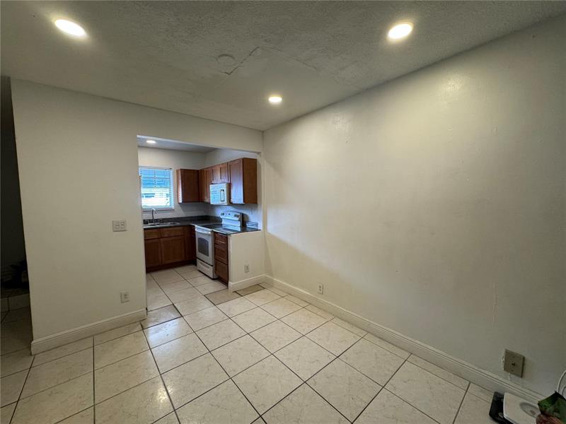 Image 7 of 7 For 2452 Taylor St  204