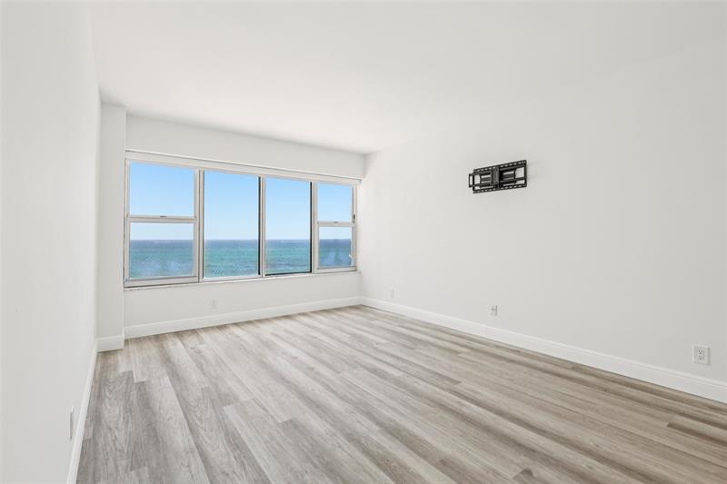 Image 10 of 21 For 3700 Galt Ocean Dr.  901