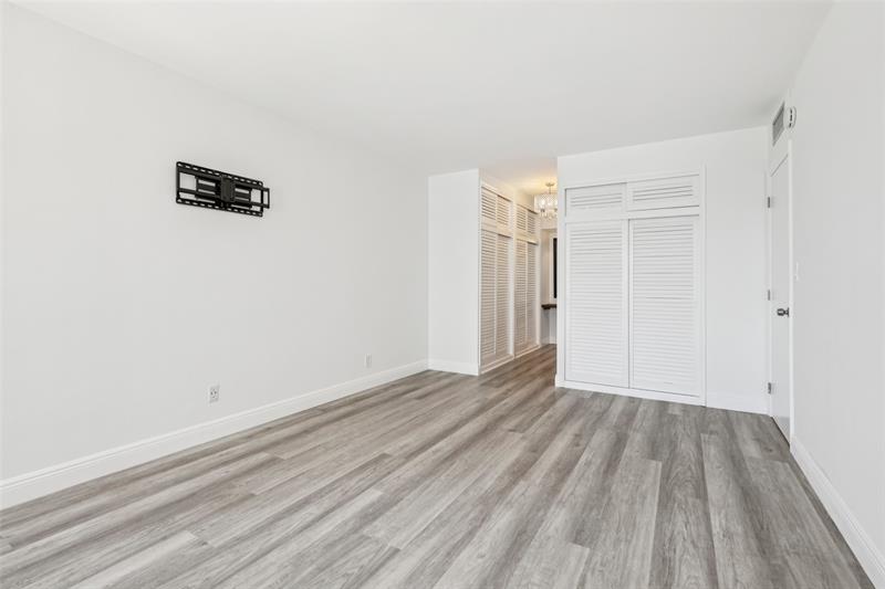 Image 11 of 21 For 3700 Galt Ocean Dr.  901