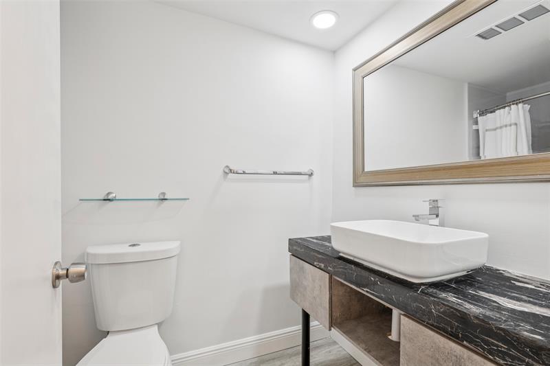 Image 14 of 21 For 3700 Galt Ocean Dr.  901