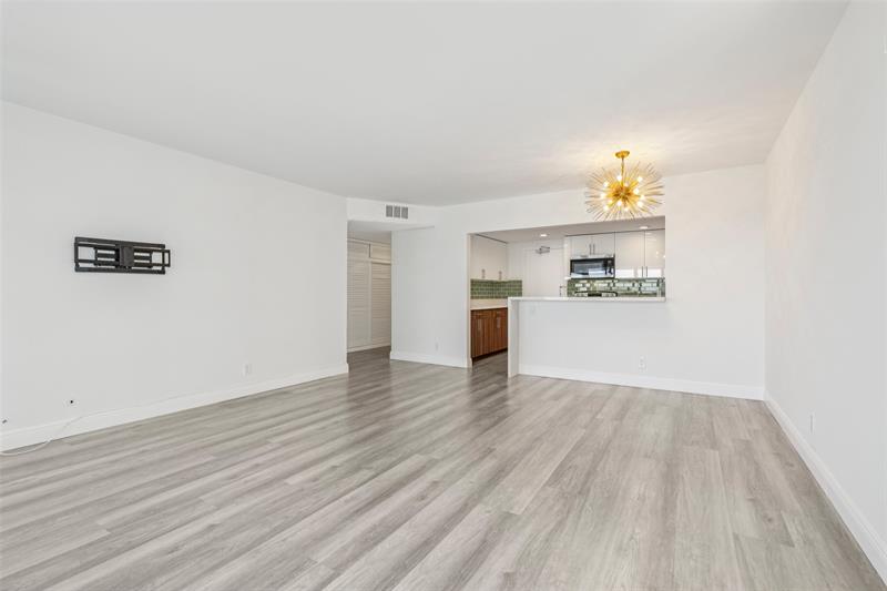 Image 5 of 21 For 3700 Galt Ocean Dr.  901