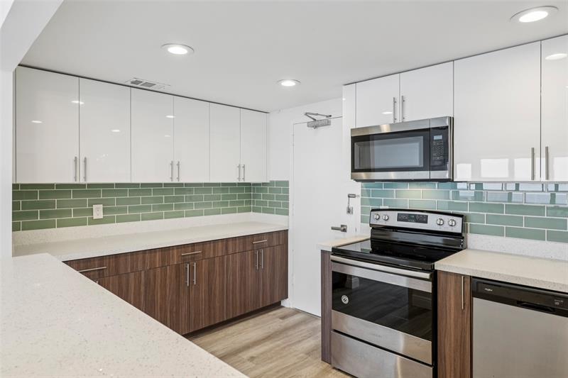 Image 7 of 21 For 3700 Galt Ocean Dr.  901