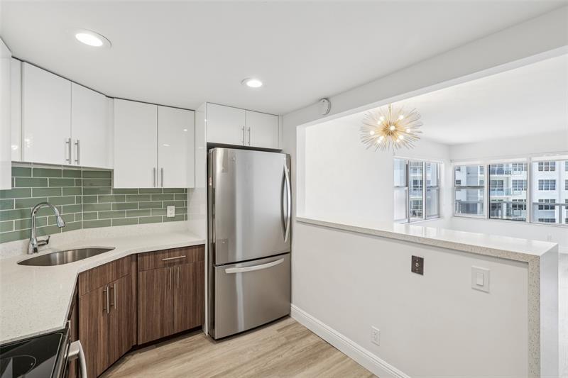 Image 8 of 21 For 3700 Galt Ocean Dr.  901