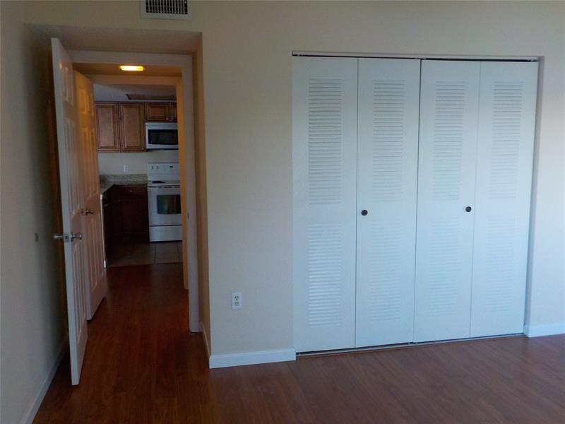 Image 18 of 32 For 5061 Wiles Rd  206