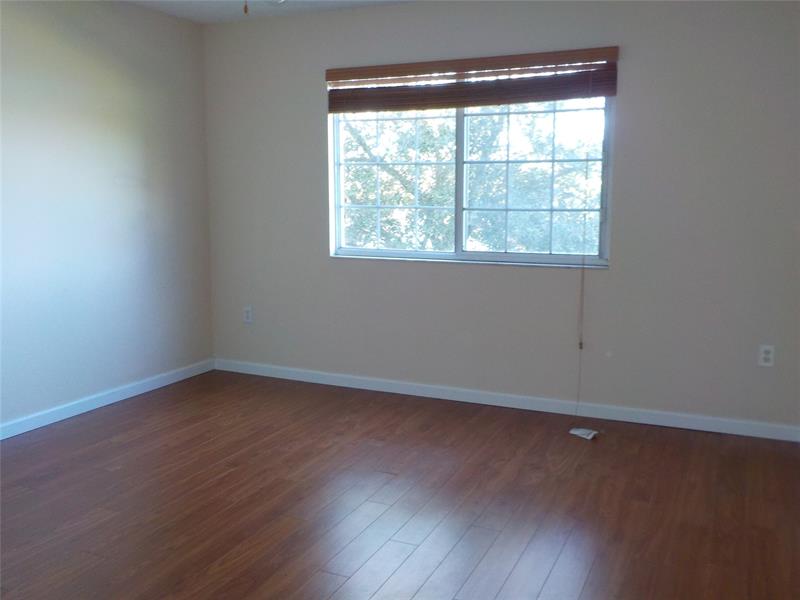 Image 23 of 32 For 5061 Wiles Rd  206