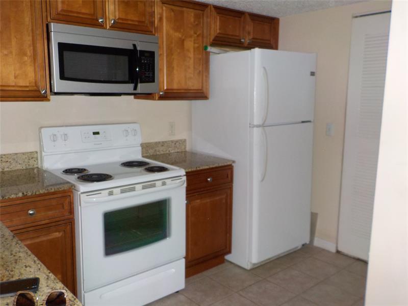 Image 8 of 32 For 5061 Wiles Rd  206