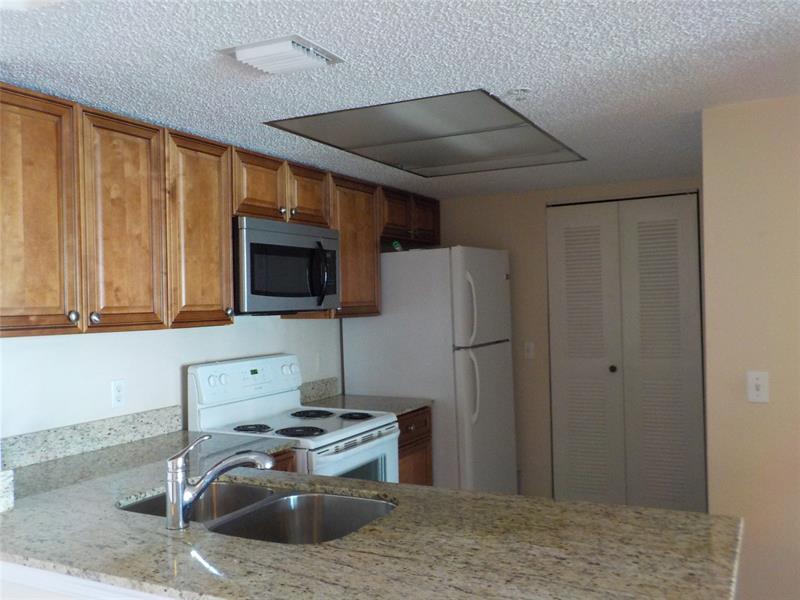 Image 9 of 32 For 5061 Wiles Rd  206