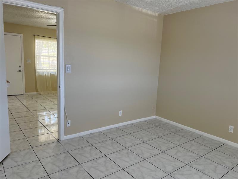 Image 15 of 23 For 5168 6th Ave  426