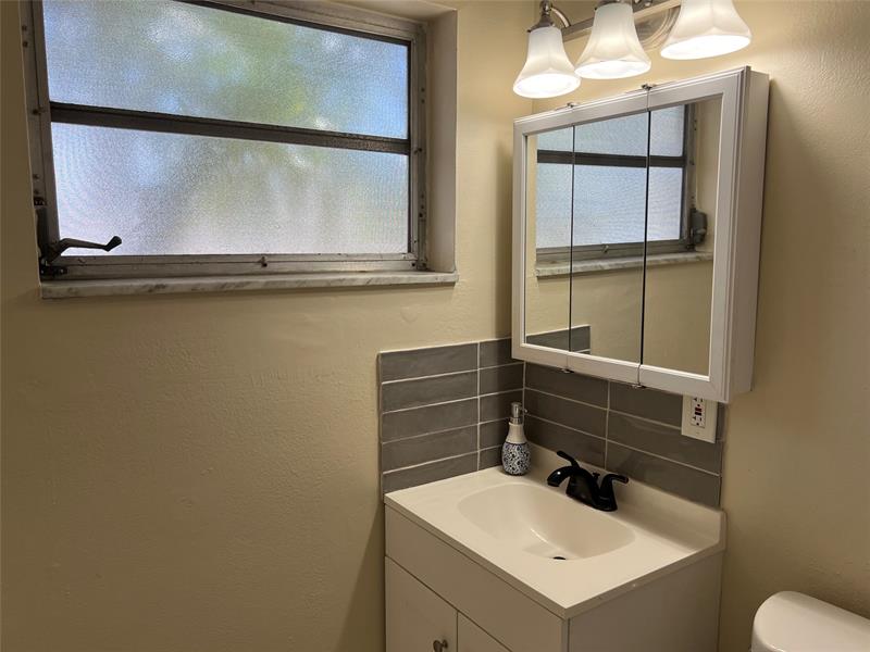 Image 17 of 23 For 5168 6th Ave  426