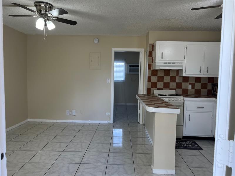 Image 4 of 23 For 5168 6th Ave  426