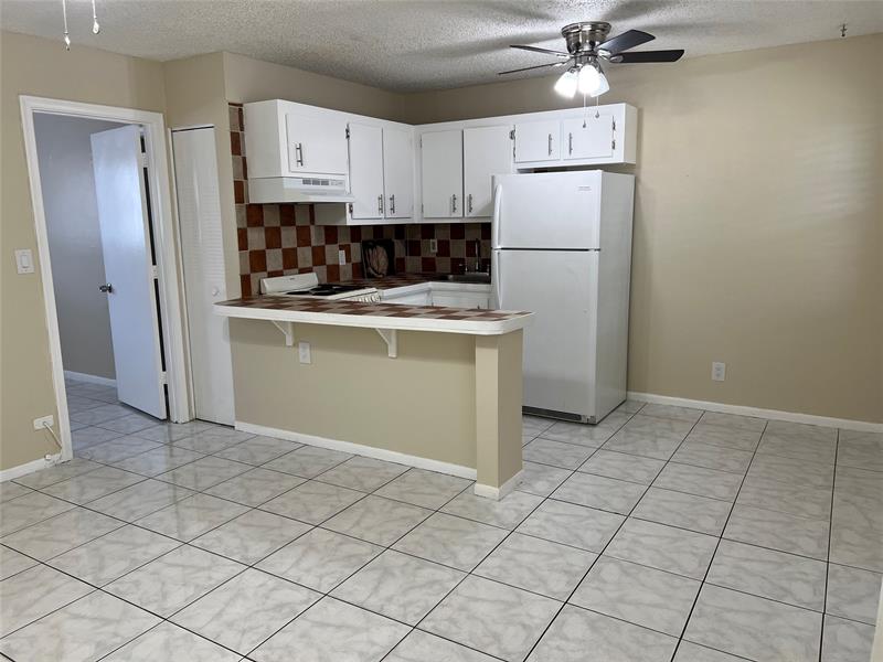 Image 5 of 23 For 5168 6th Ave  426