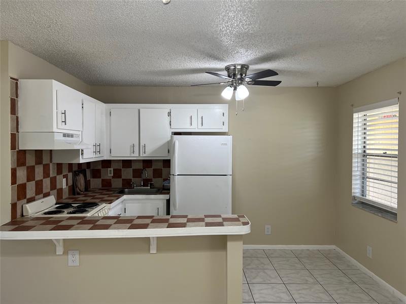 Image 6 of 23 For 5168 6th Ave  426