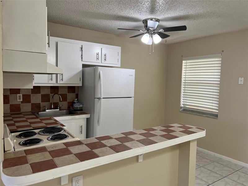 Image 8 of 23 For 5168 6th Ave  426