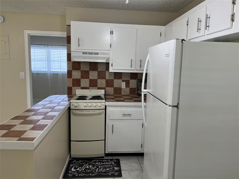 Image 9 of 23 For 5168 6th Ave  426