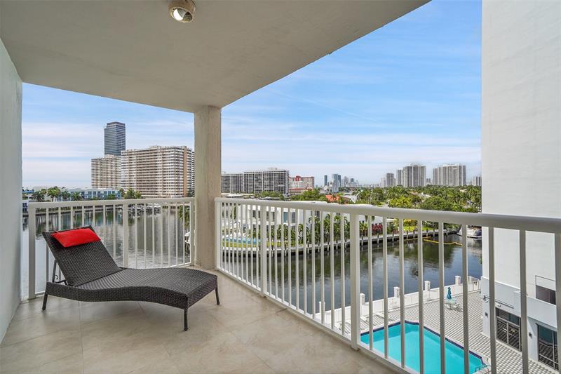 Image 11 of 22 For 121 Golden Isles Dr  507