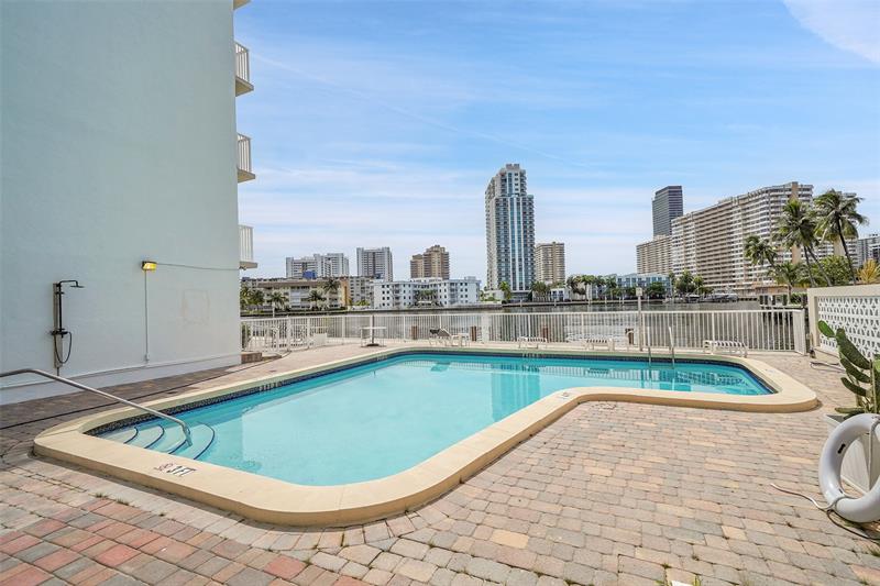 Image 12 of 22 For 121 Golden Isles Dr  507