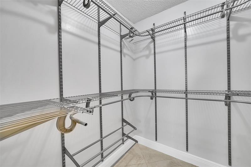 Image 18 of 22 For 121 Golden Isles Dr  507