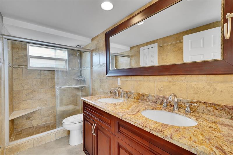 Image 4 of 22 For 121 Golden Isles Dr  507