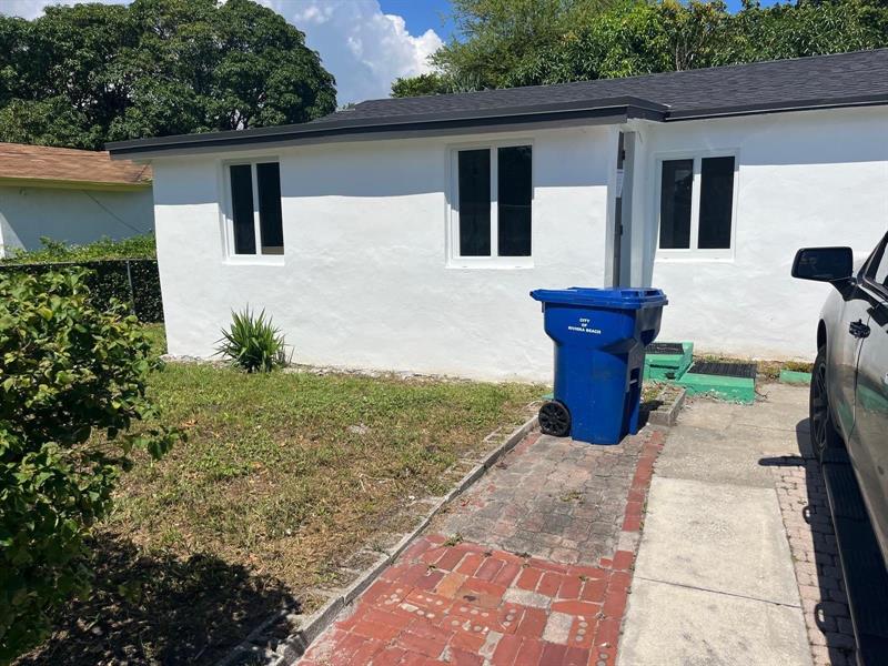 Details for 648 10th St  , Riviera Beach, FL 33404