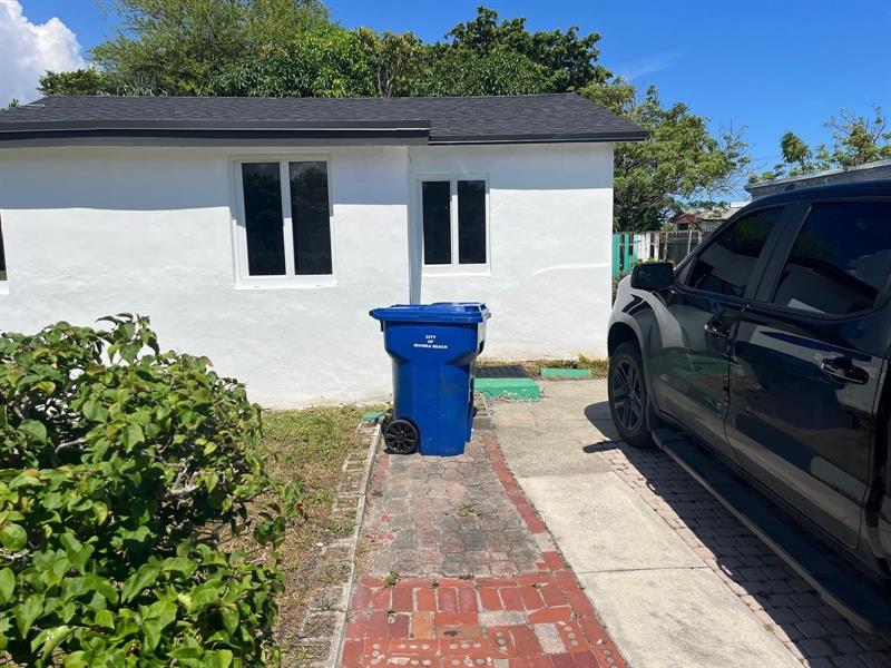 Image 3 of 11 For 648 10th St  
