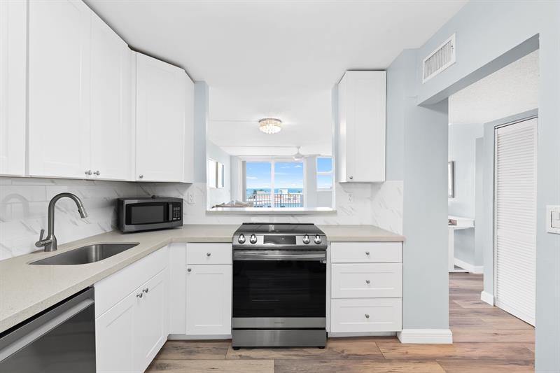Image 14 of 20 For 211 Ocean Dr  603