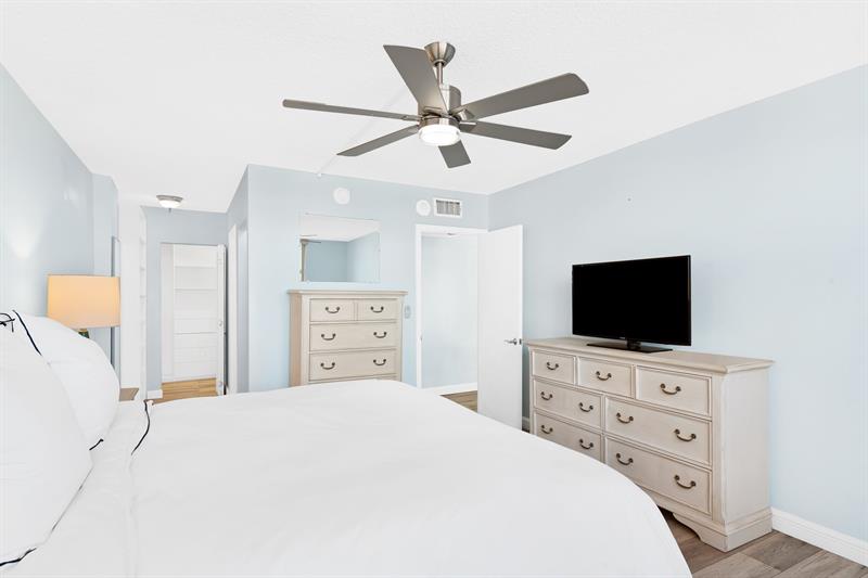Image 17 of 20 For 211 Ocean Dr  603