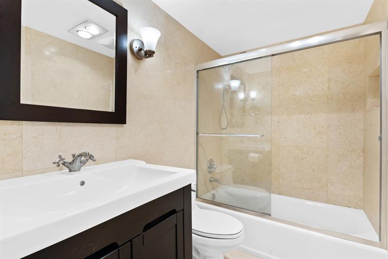 Image 19 of 20 For 211 Ocean Dr  603